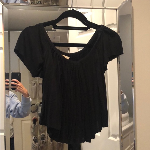 Urban Outfitters Lola Off the Shoulder Semi Crop - Picture 2 of 4